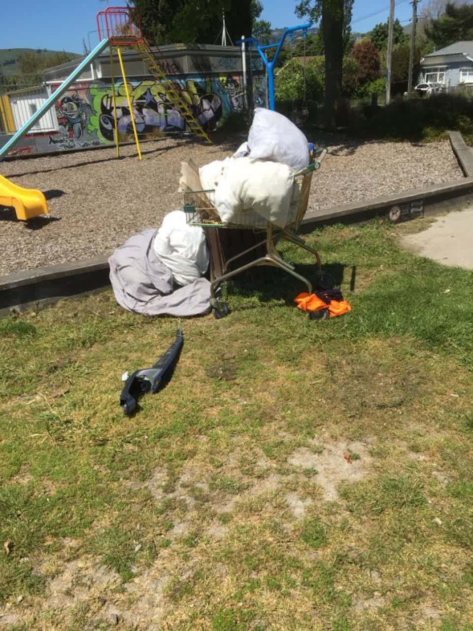 The photograph attached to this rubbish/recycling report