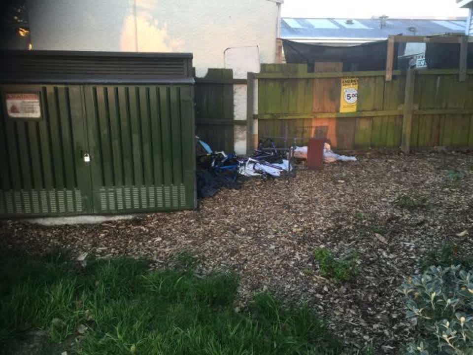 The photograph attached to this rubbish/recycling report