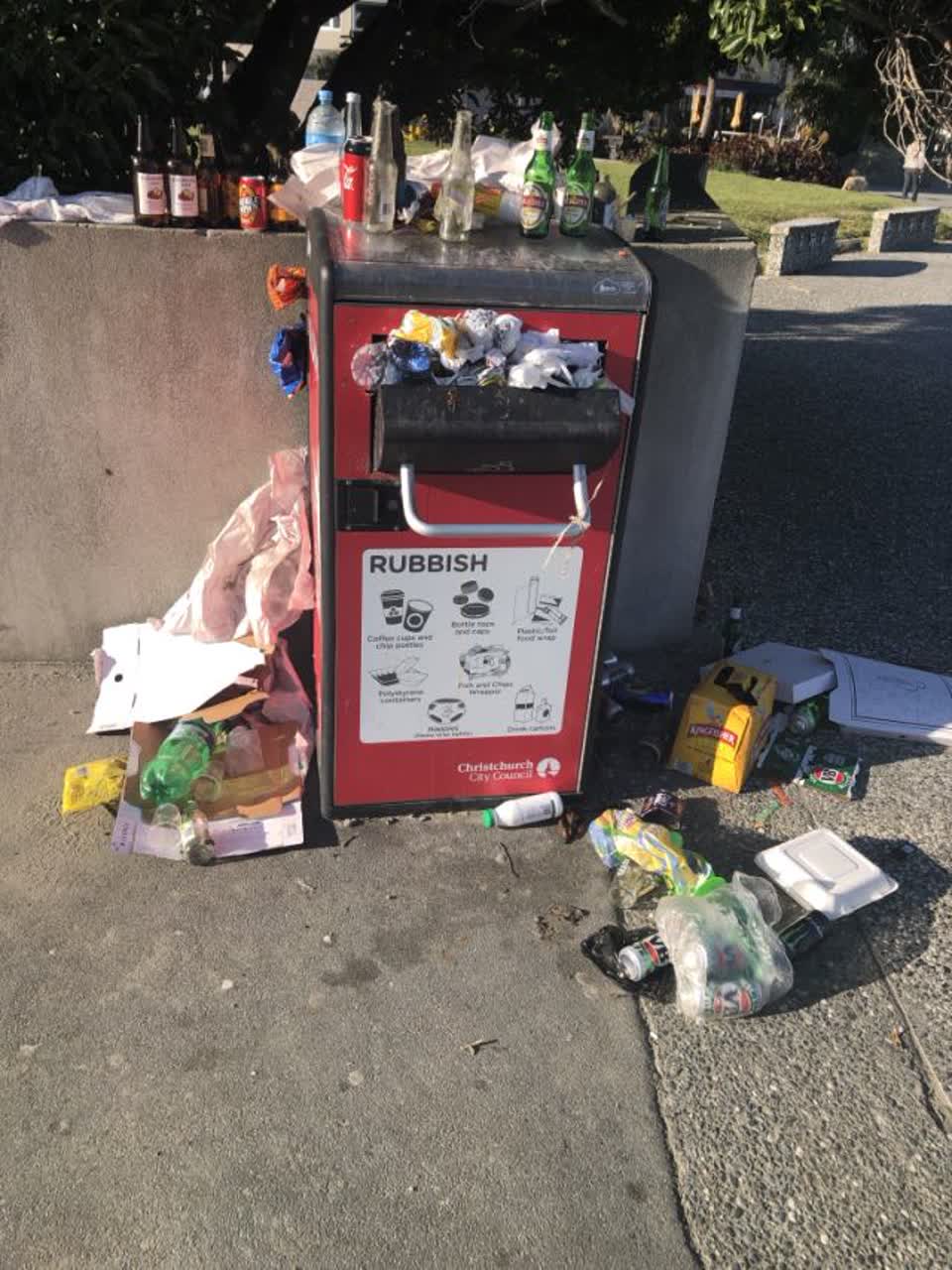 The photograph attached to this rubbish/recycling report