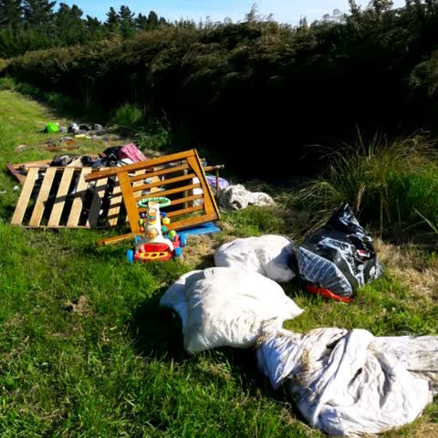 Rubbish/Recycling, a report photo