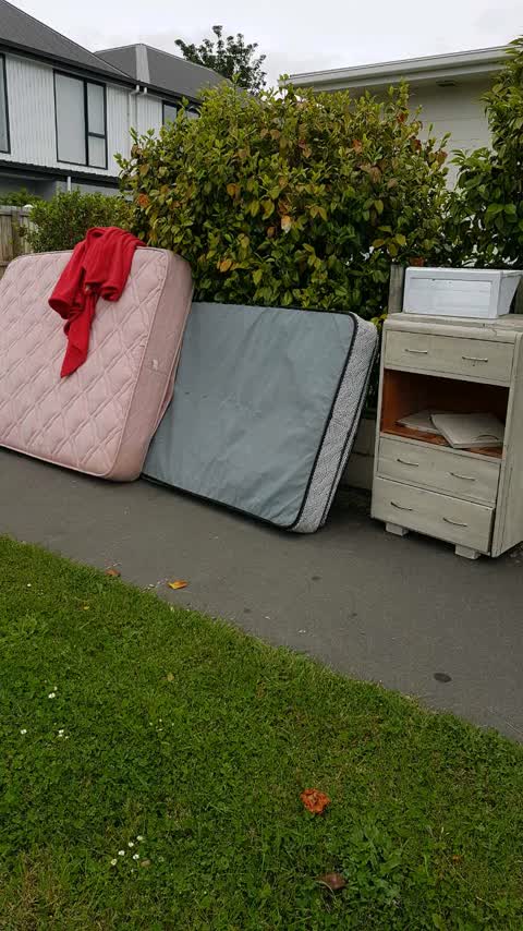 Rubbish/Recycling, a report photo