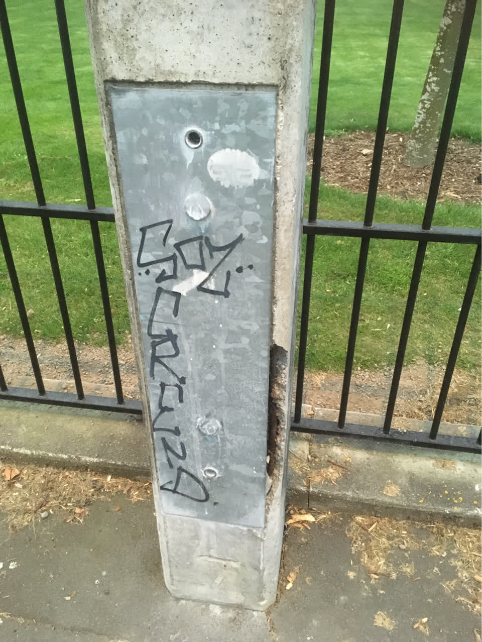 The photograph attached to this graffiti report