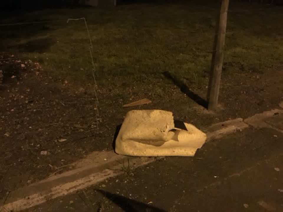 The photograph attached to this rubbish/recycling report