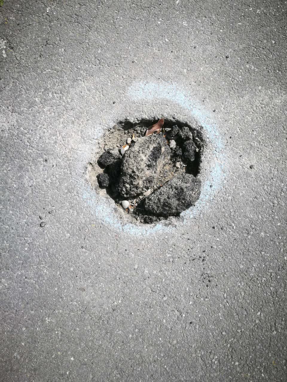 The photograph attached to this roading/streets report