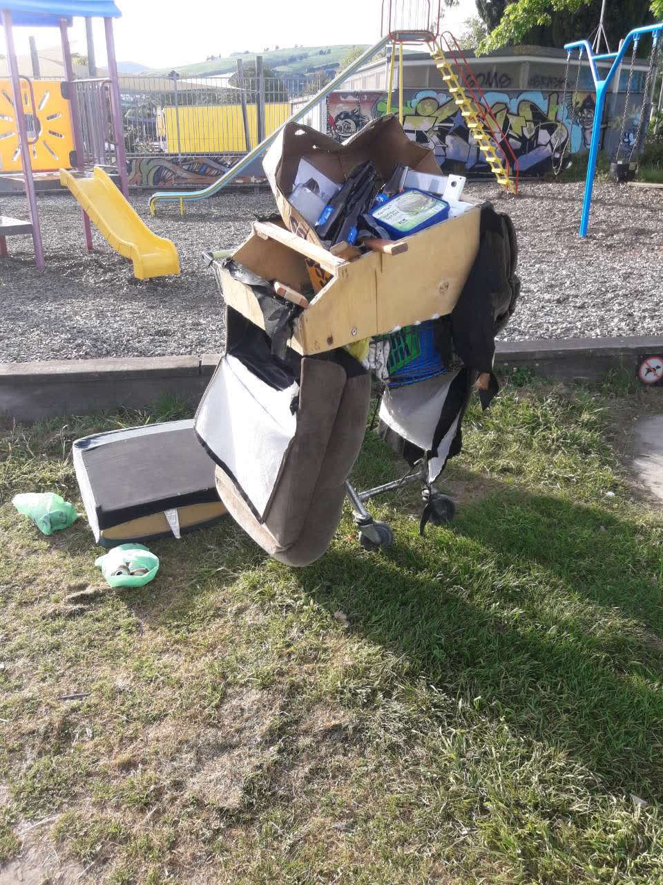 The photograph attached to this rubbish/recycling report