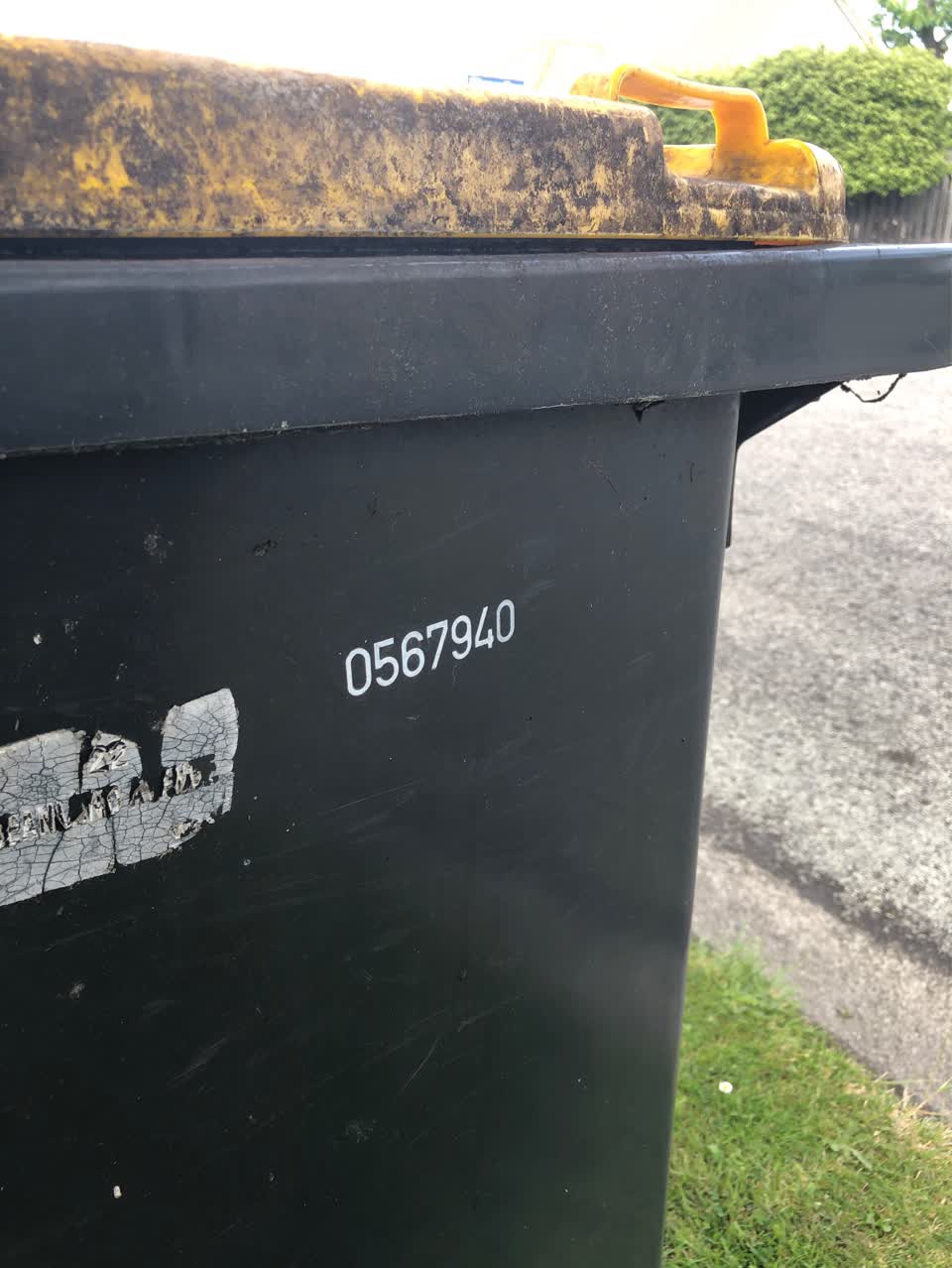 The photograph attached to this rubbish/recycling report