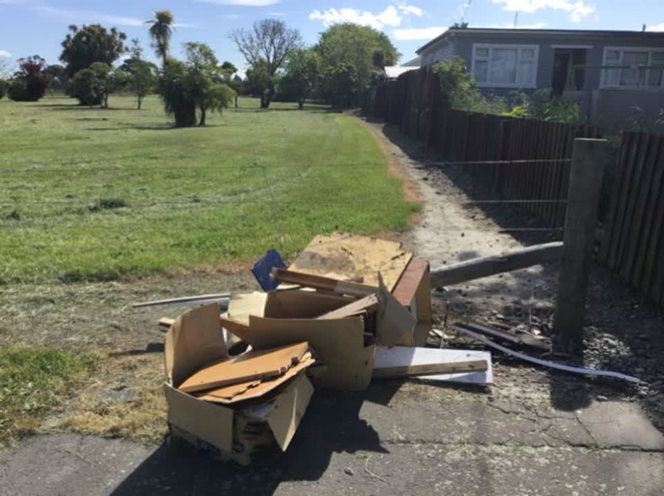 The photograph attached to this rubbish/recycling report