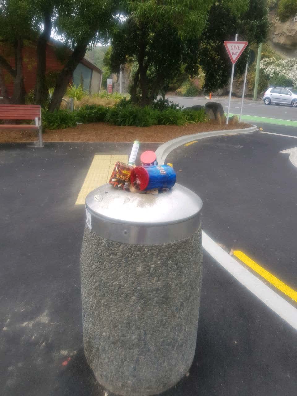 The photograph attached to this rubbish/recycling report