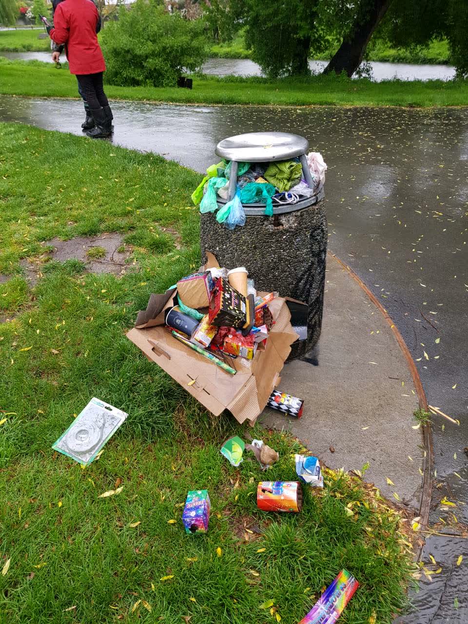 The photograph attached to this rubbish/recycling report