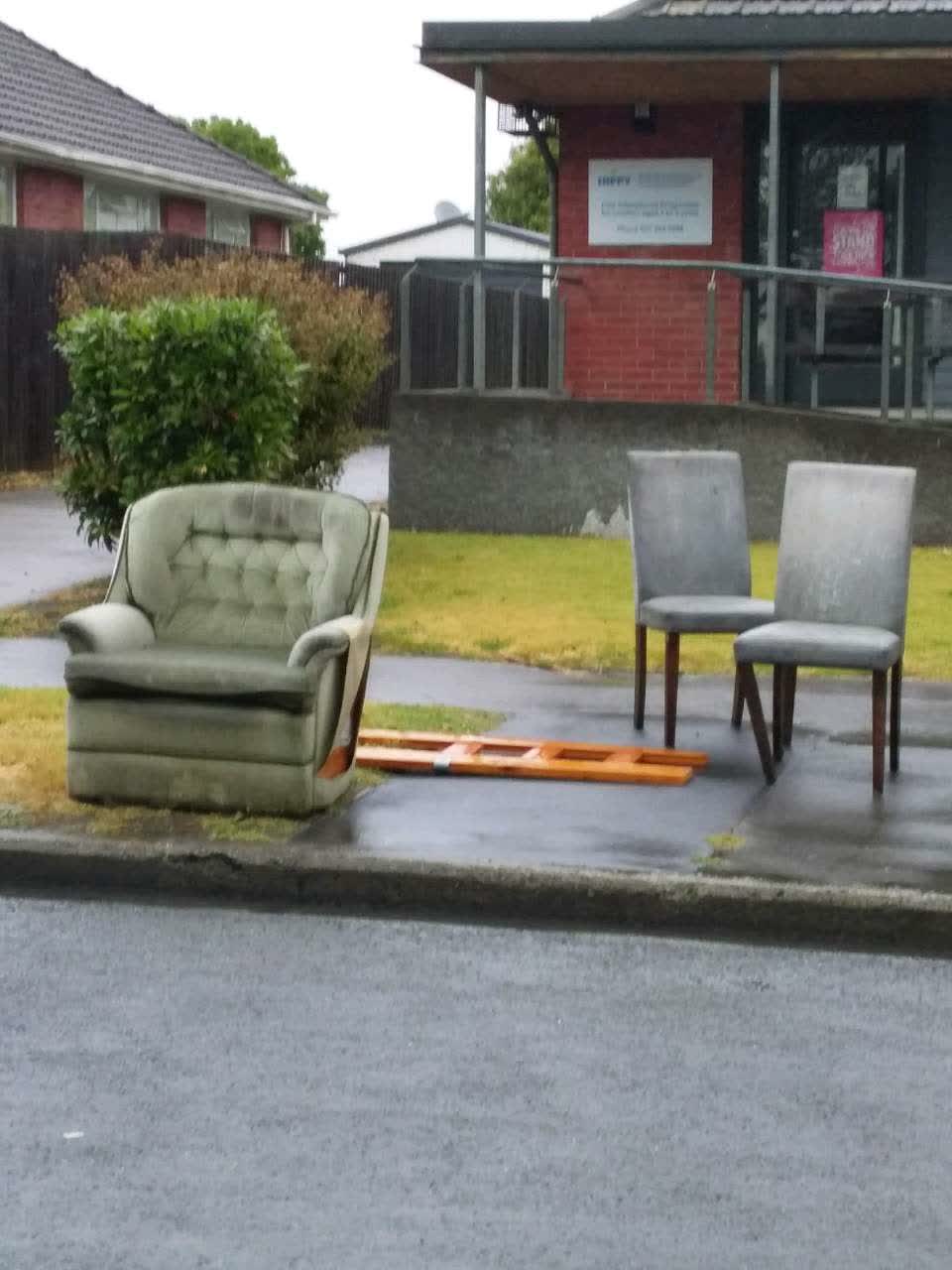 The photograph attached to this rubbish/recycling report