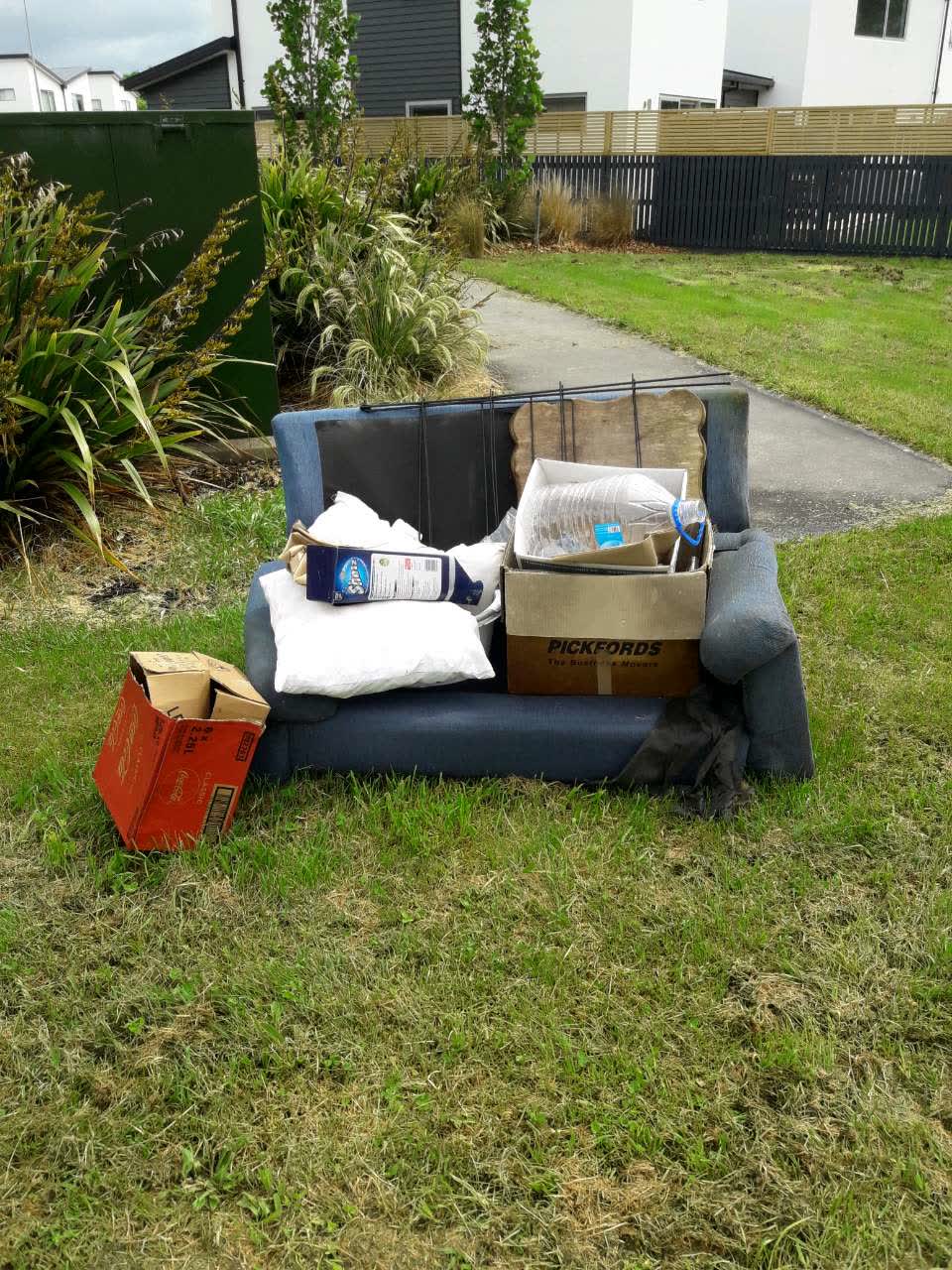 The photograph attached to this rubbish/recycling report
