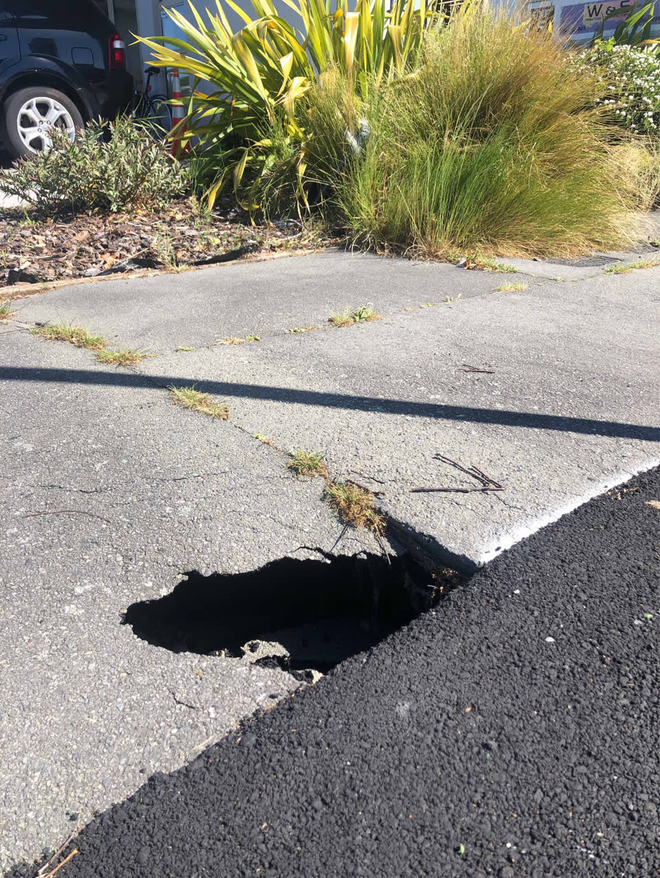 The photograph attached to this roading/streets report