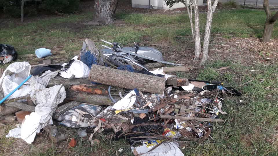 The photograph attached to this rubbish/recycling report