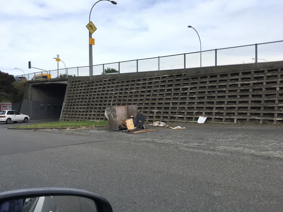 The photograph attached to this rubbish/recycling report