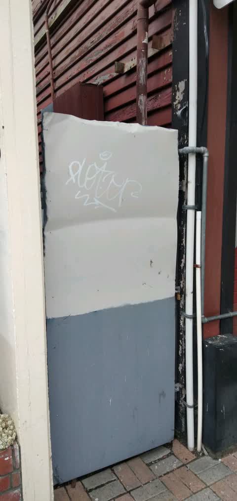 Graffiti, a report photo