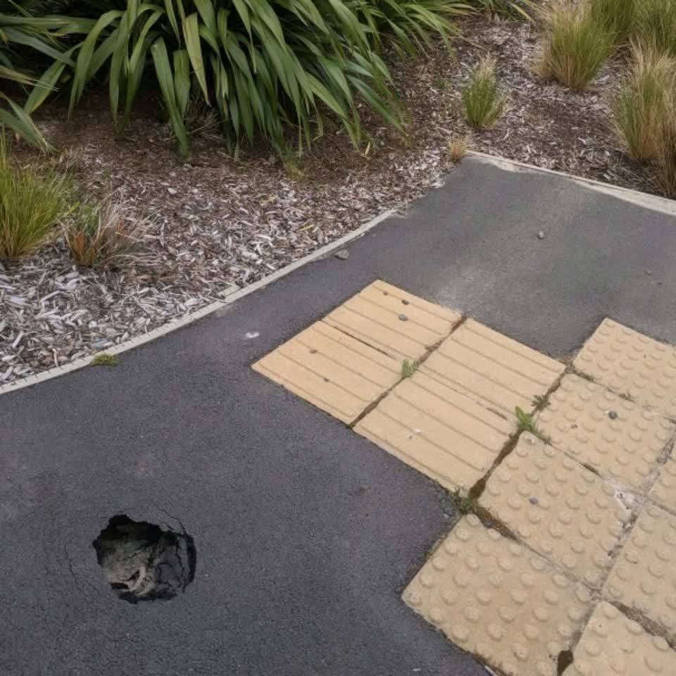The photograph attached to this roading/streets report