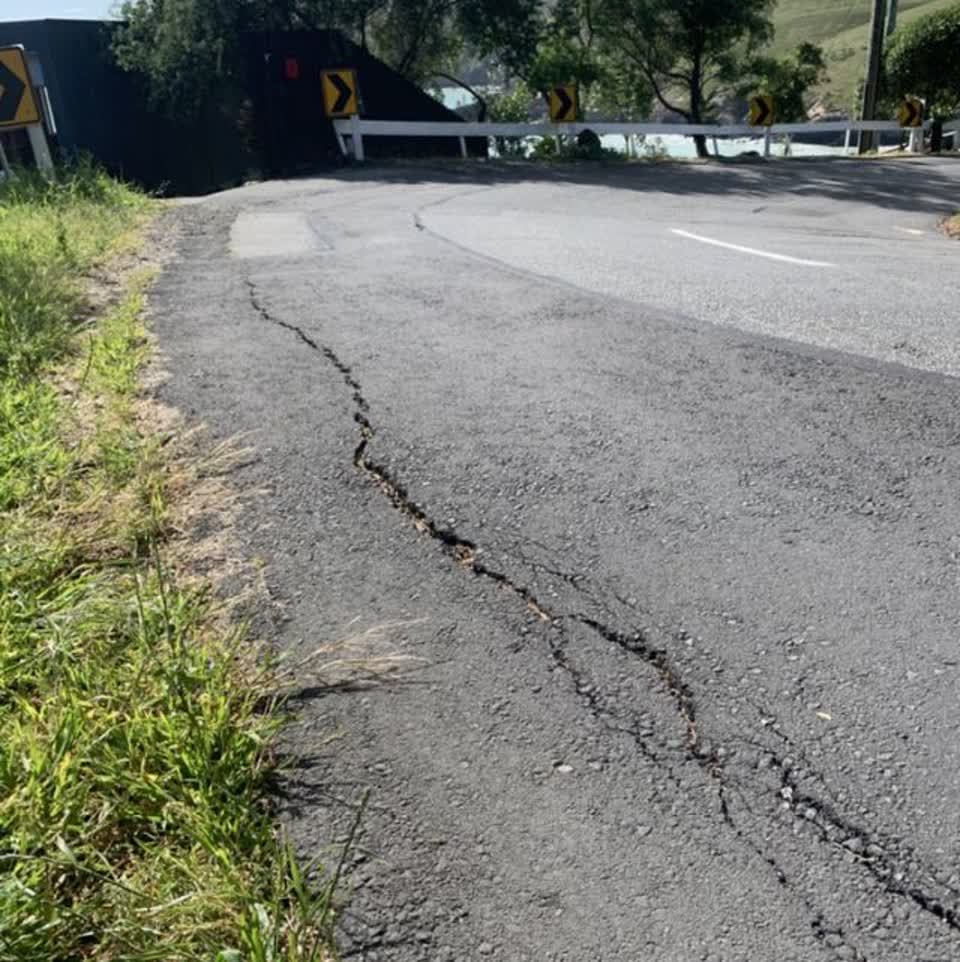 The photograph attached to this roading/streets report