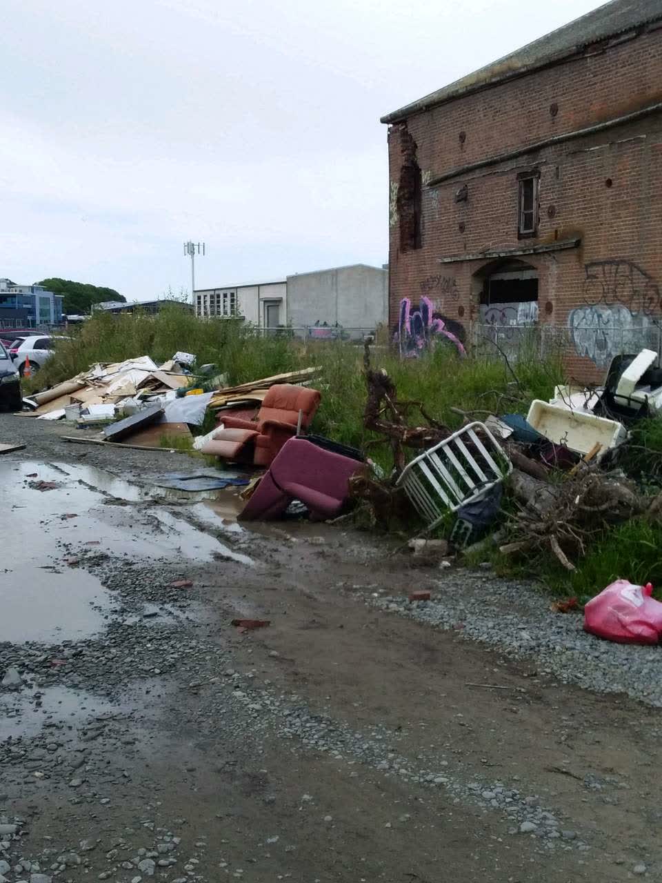 The photograph attached to this rubbish/recycling report
