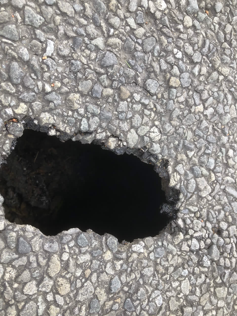 The photograph attached to this roading/streets report