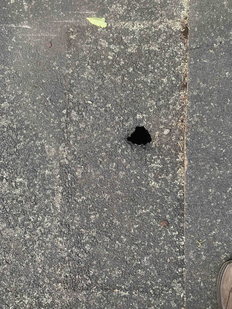 The photograph attached to this roading/streets report