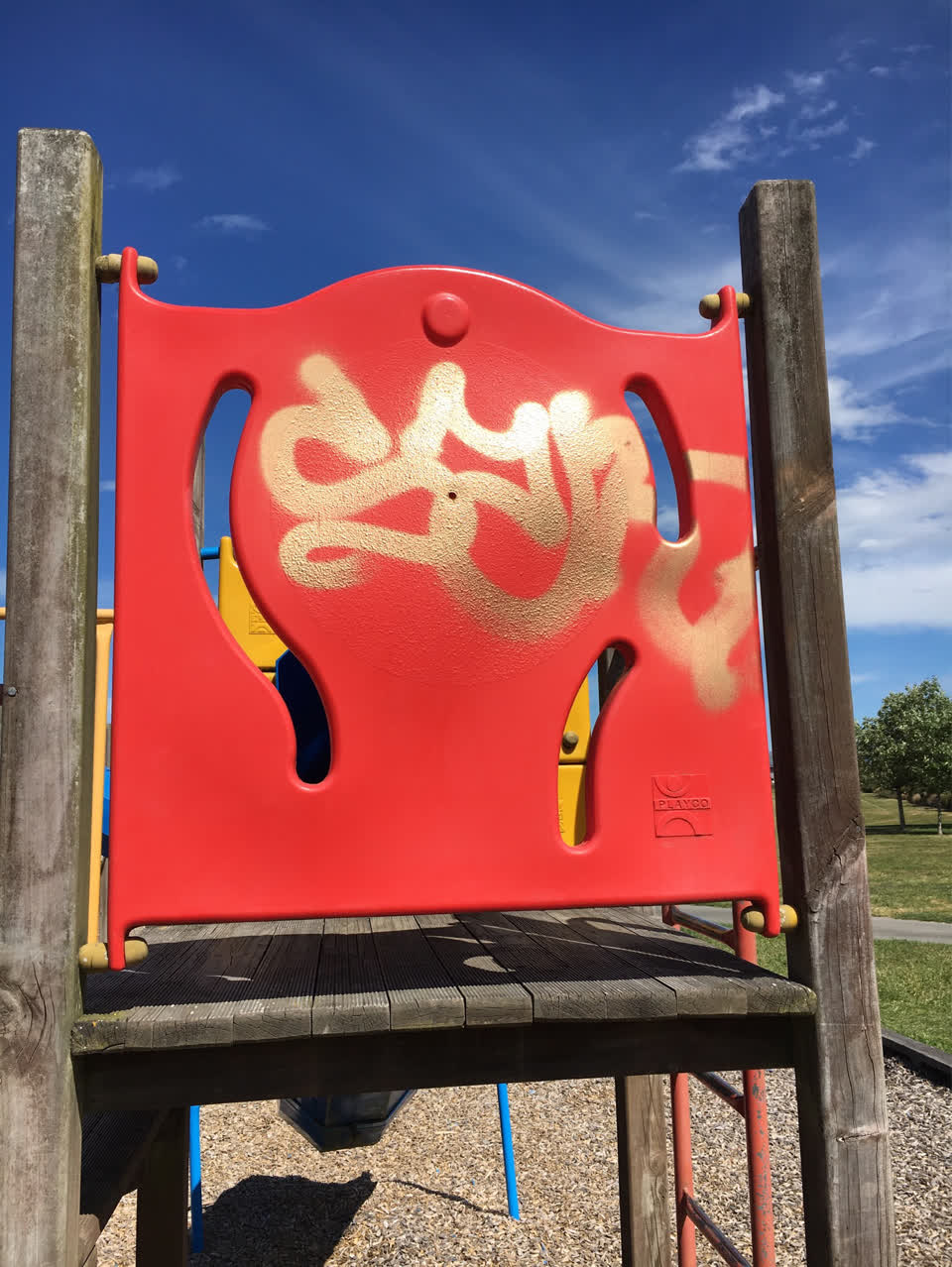 The photograph attached to this graffiti report