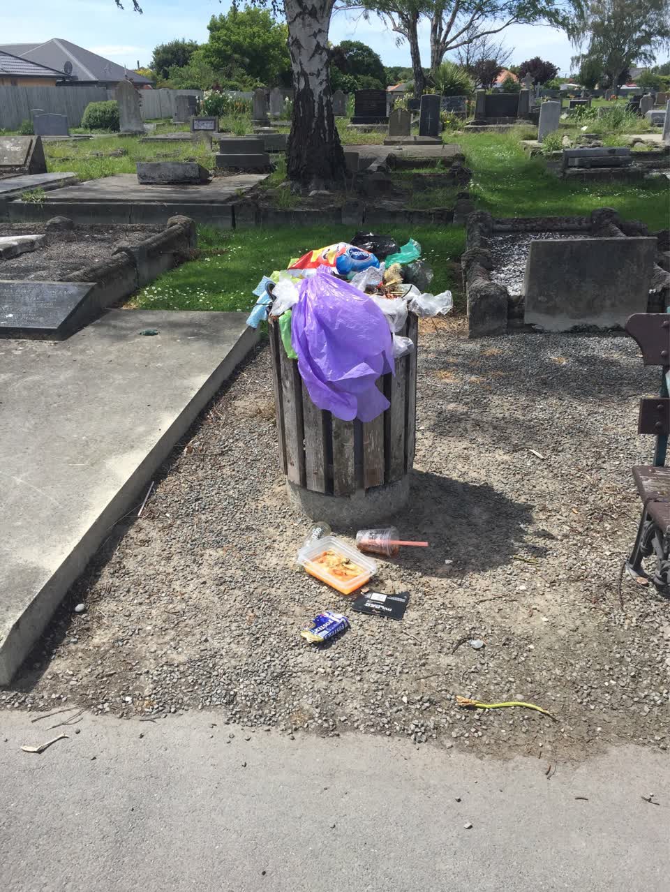 The photograph attached to this rubbish/recycling report