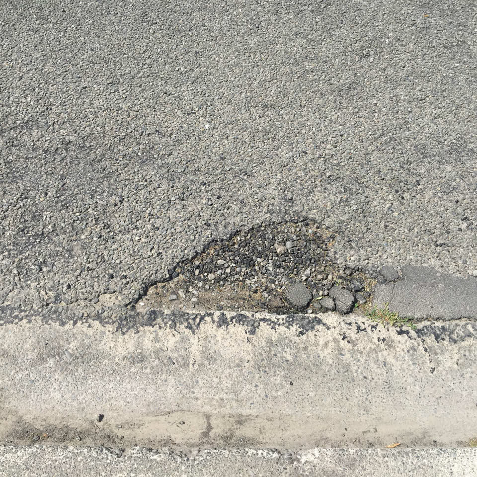 The photograph attached to this roading/streets report