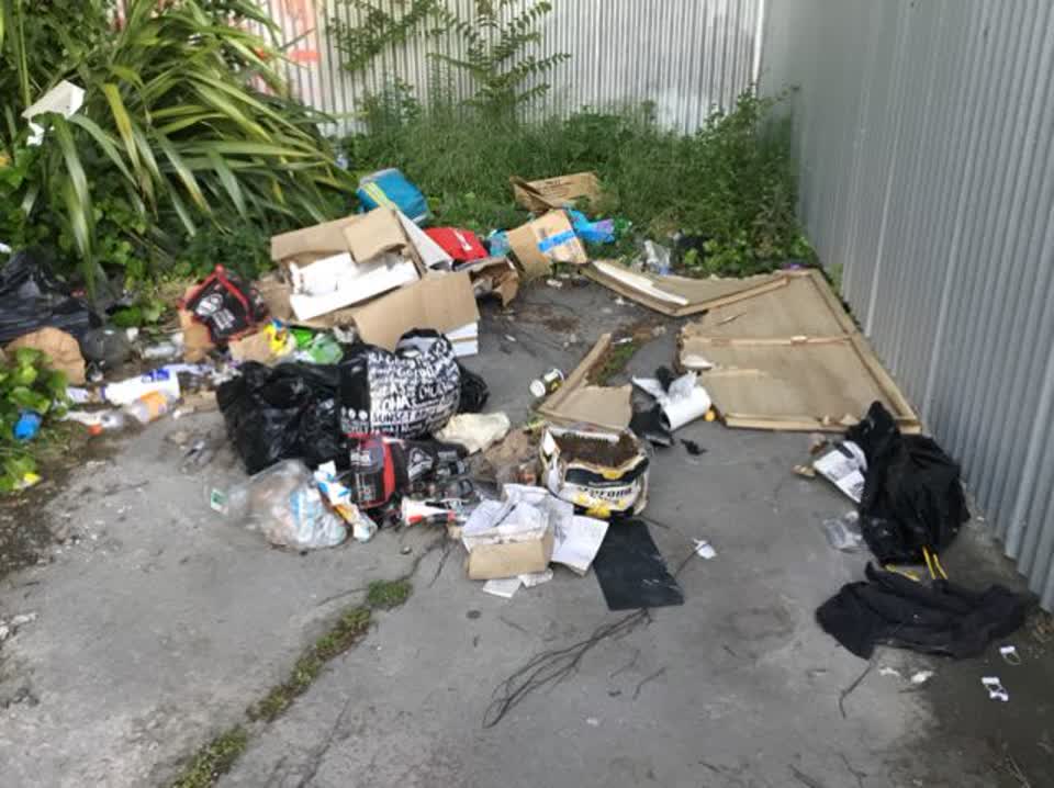 The photograph attached to this rubbish/recycling report