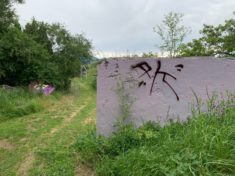 The photograph attached to this graffiti report