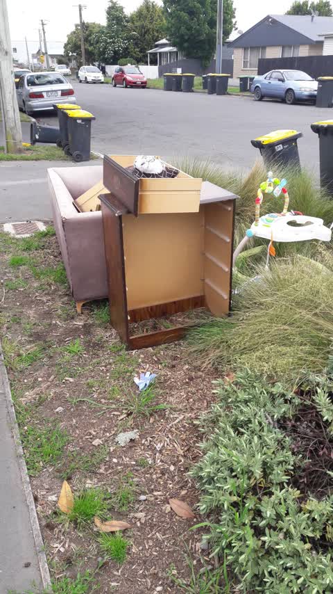 Rubbish/Recycling, a report photo