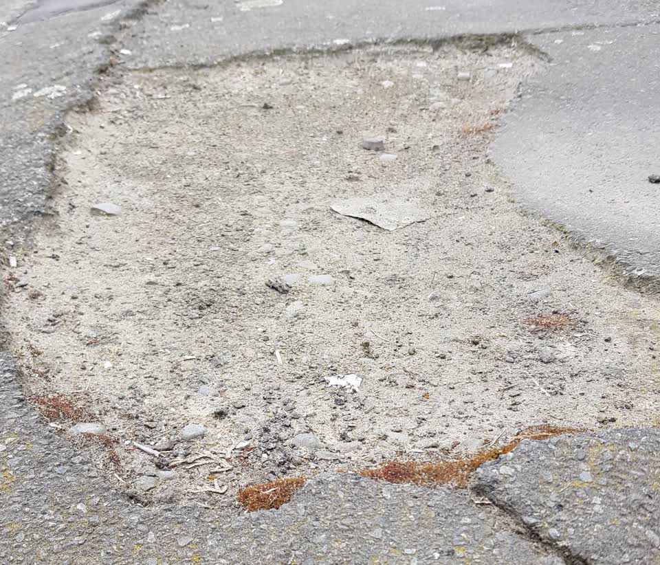 The photograph attached to this roading/streets report