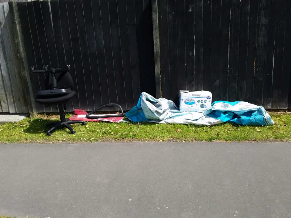 The photograph attached to this rubbish/recycling report