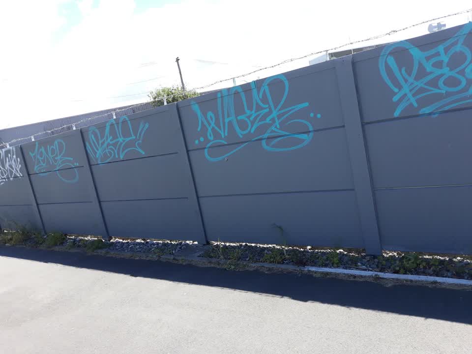 The photograph attached to this graffiti report
