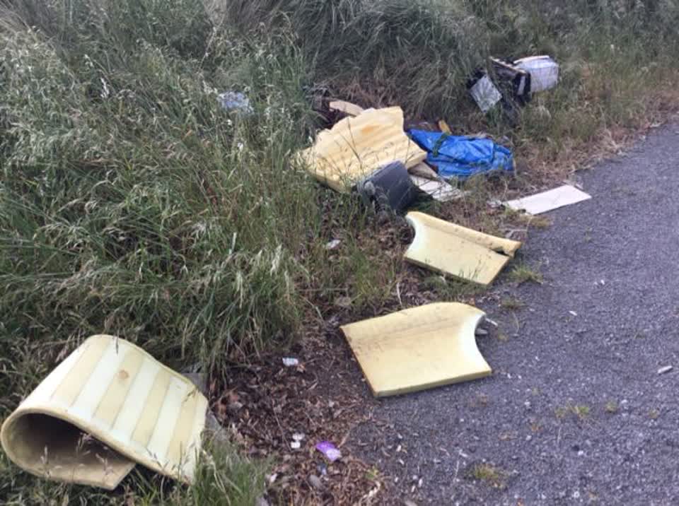 The photograph attached to this rubbish/recycling report