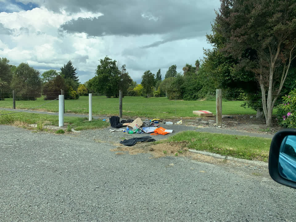 The photograph attached to this rubbish/recycling report