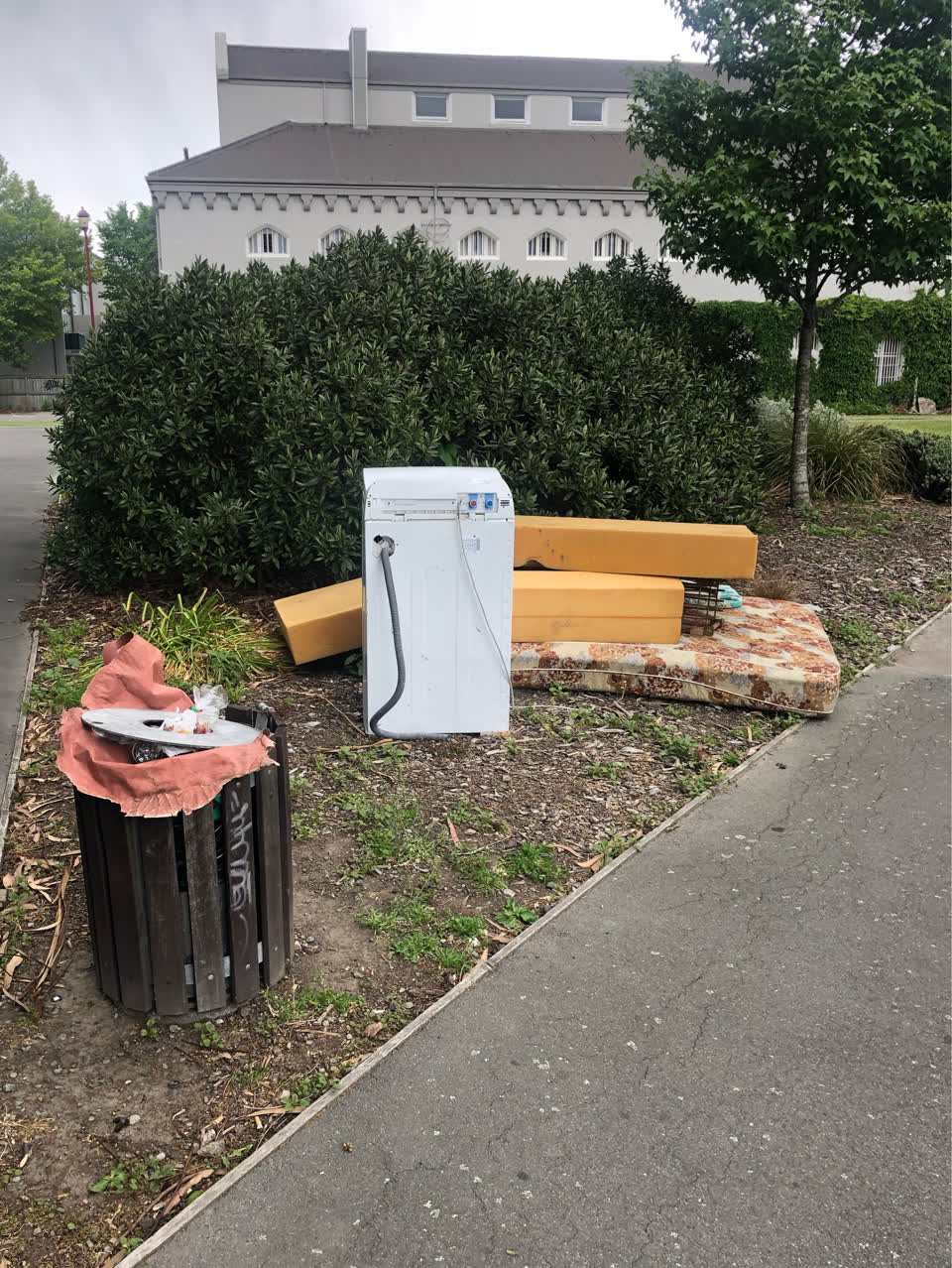 The photograph attached to this rubbish/recycling report