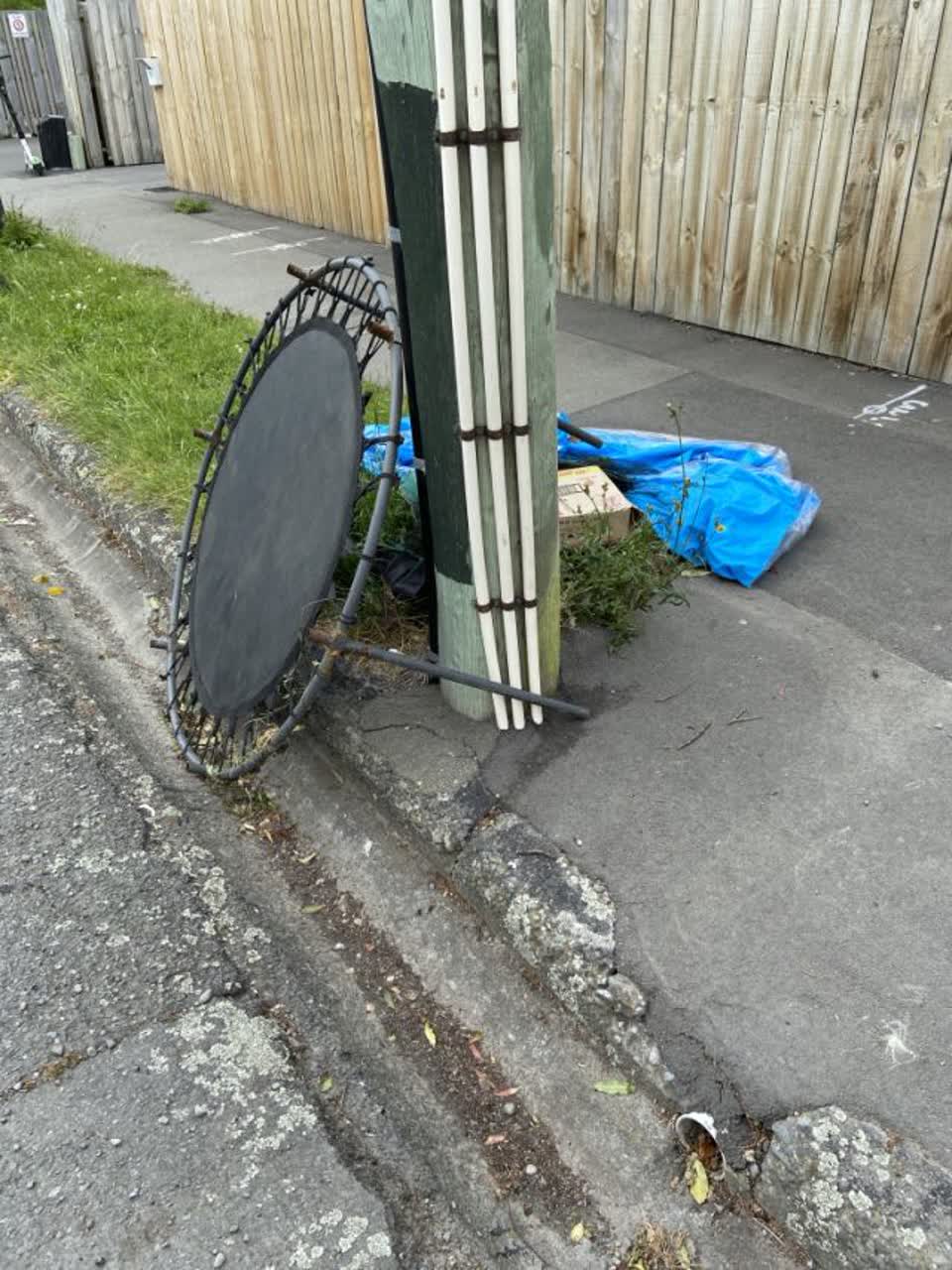 The photograph attached to this rubbish/recycling report