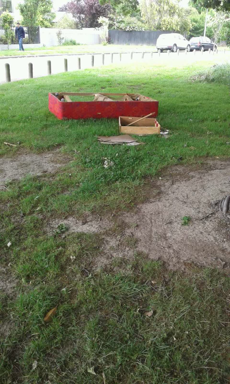 The photograph attached to this rubbish/recycling report