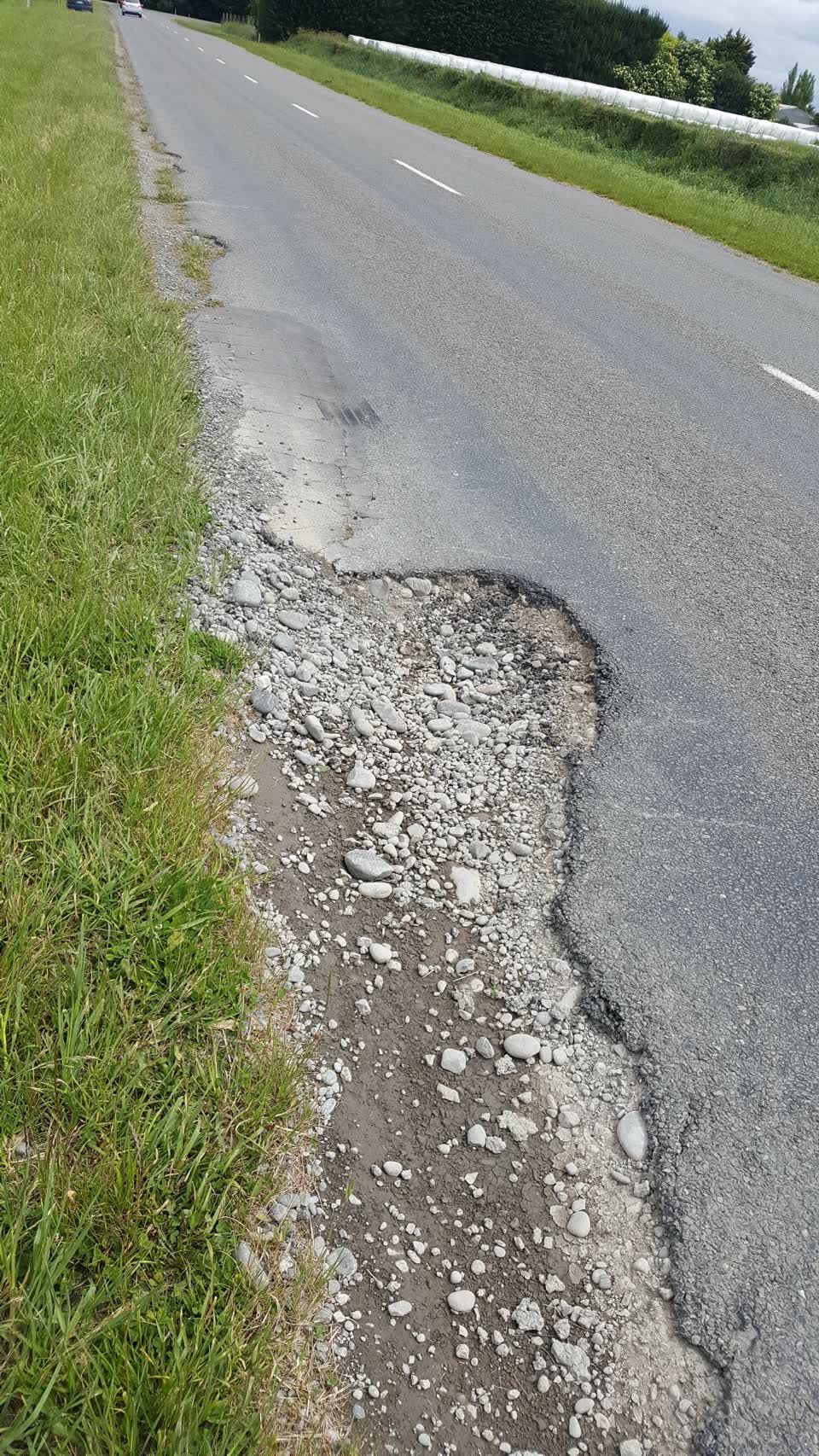 The photograph attached to this roading/streets report
