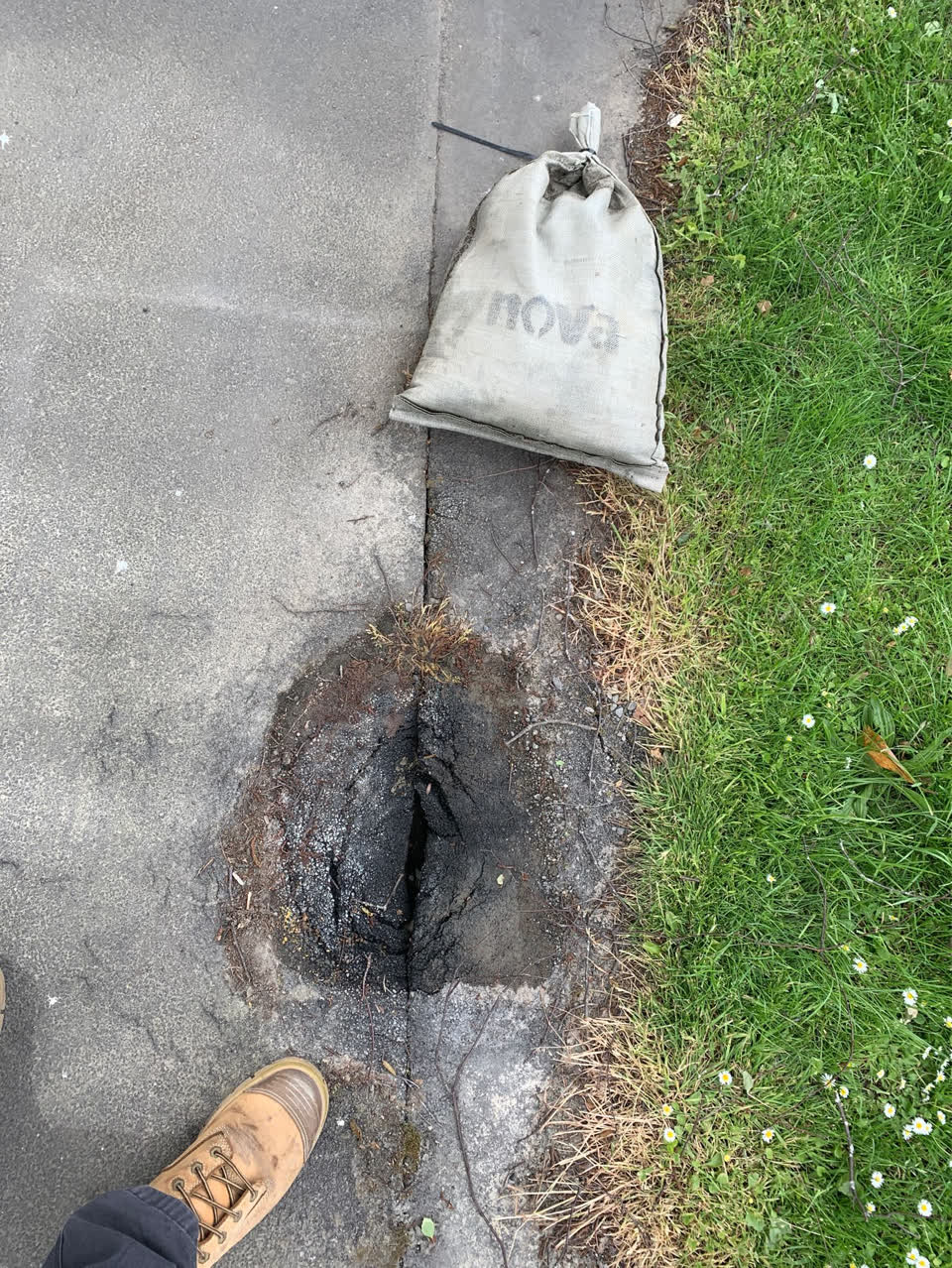 The photograph attached to this roading/streets report
