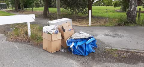 Rubbish/Recycling, a report photo