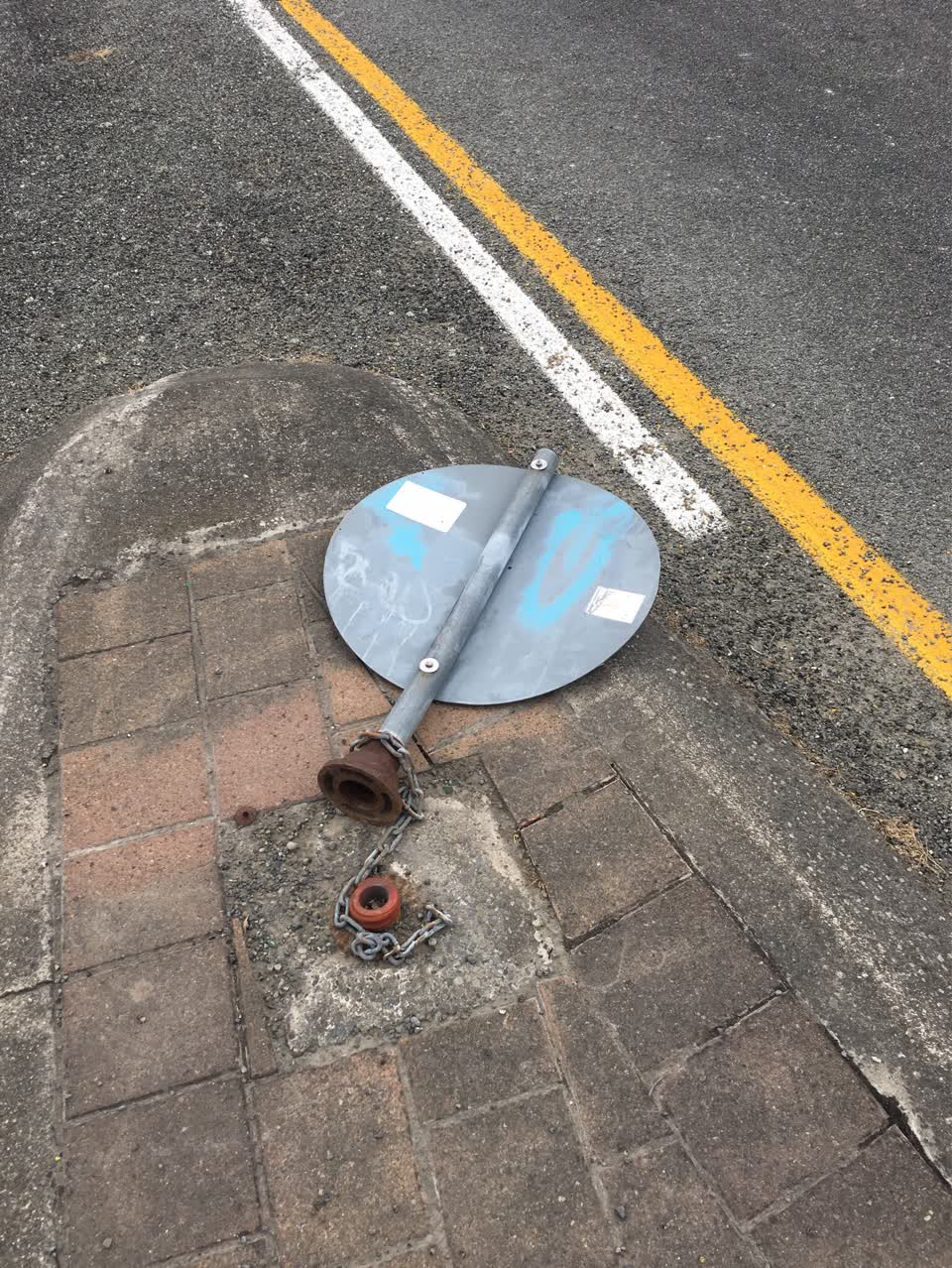 The photograph attached to this roading/streets report