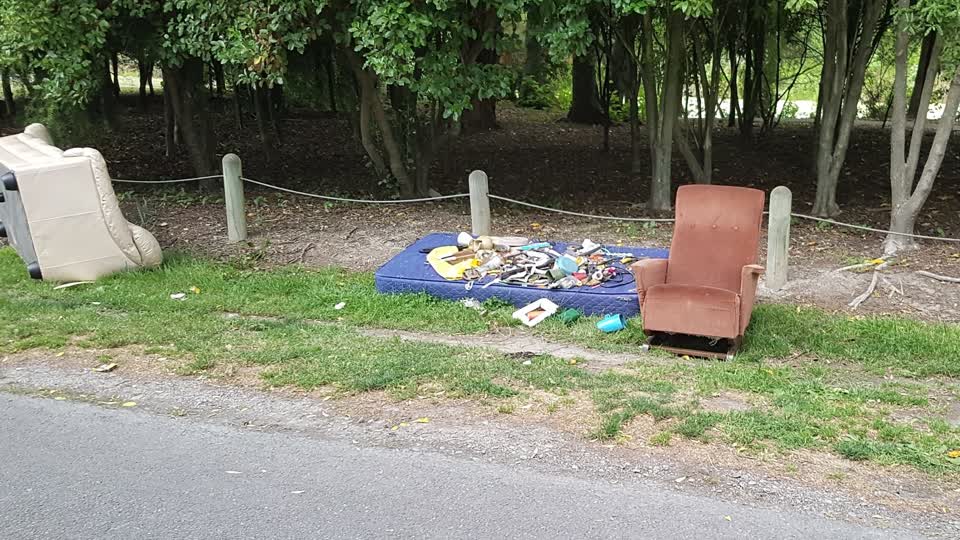 The photograph attached to this rubbish/recycling report