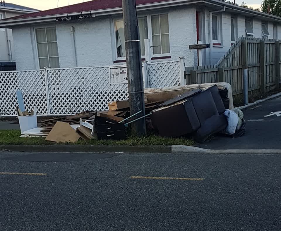 The photograph attached to this rubbish/recycling report
