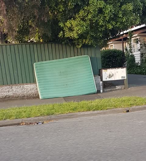 Rubbish/Recycling, a report photo