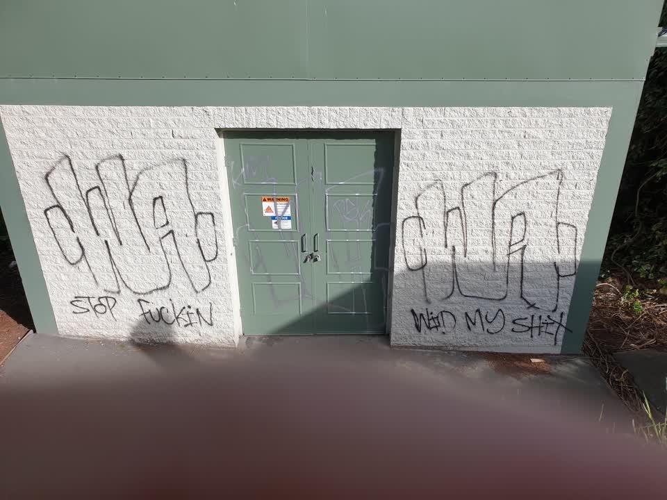The photograph attached to this graffiti report