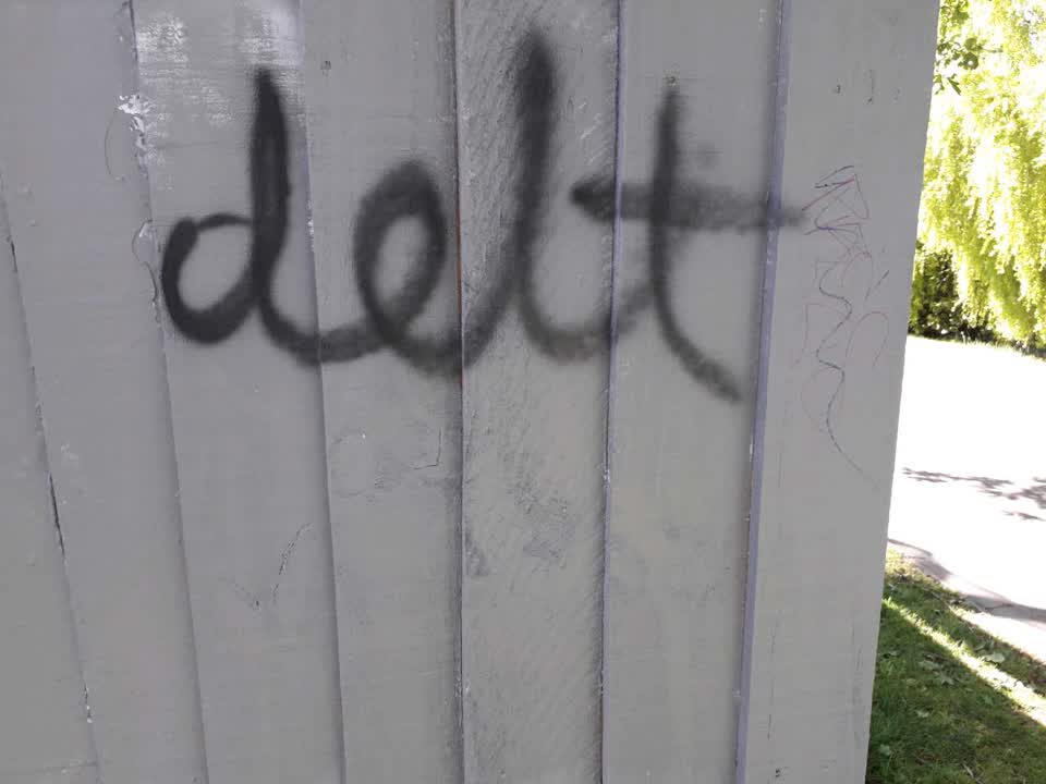 The photograph attached to this graffiti report