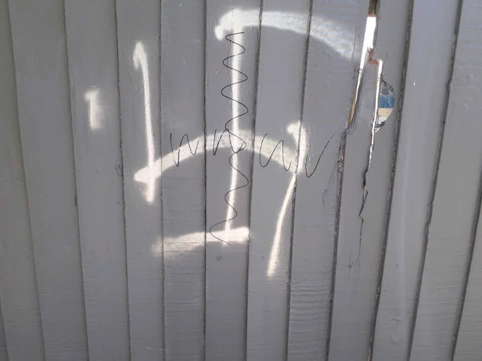 The photograph attached to this graffiti report