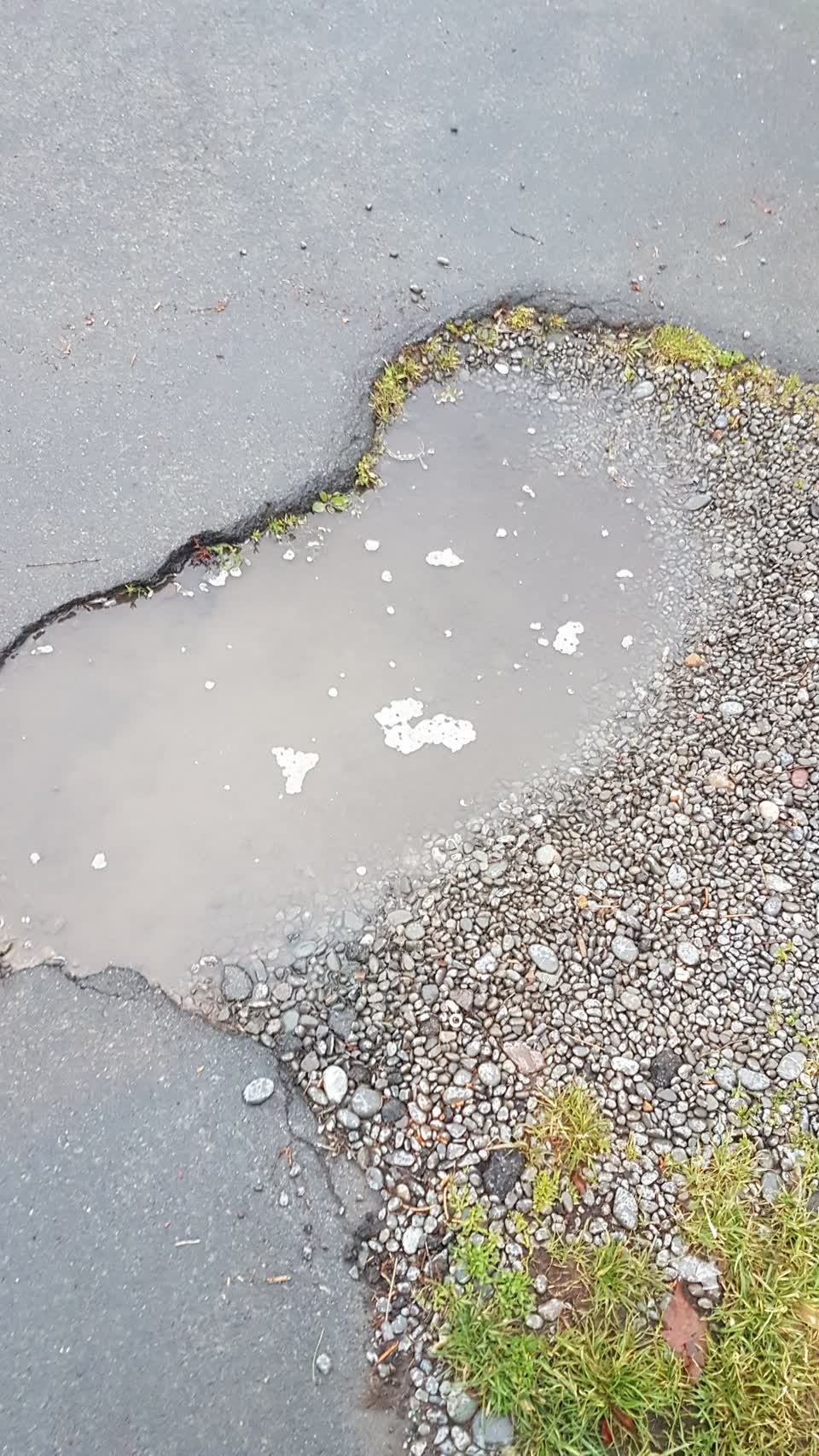 The photograph attached to this roading/streets report