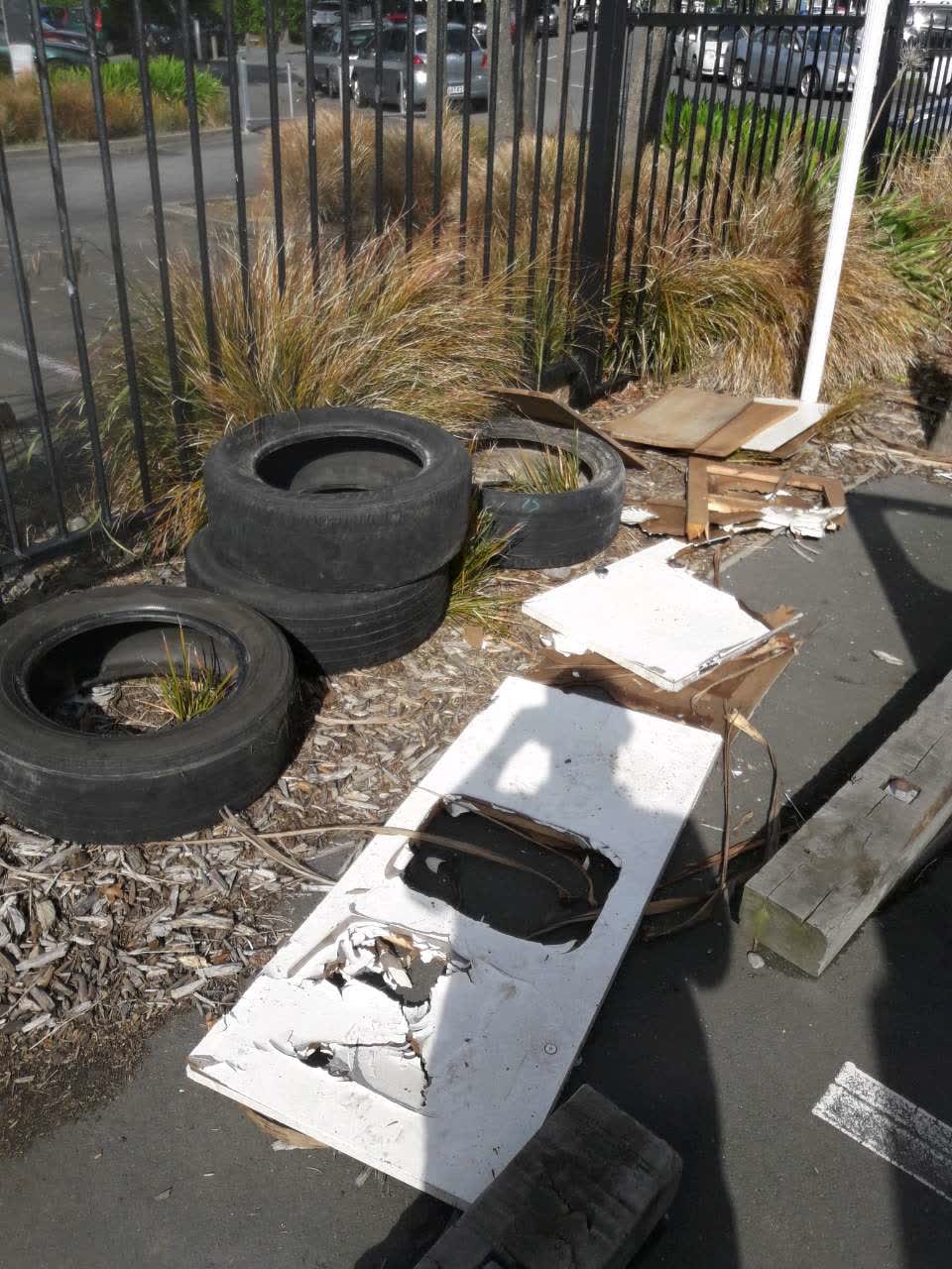 The photograph attached to this rubbish/recycling report
